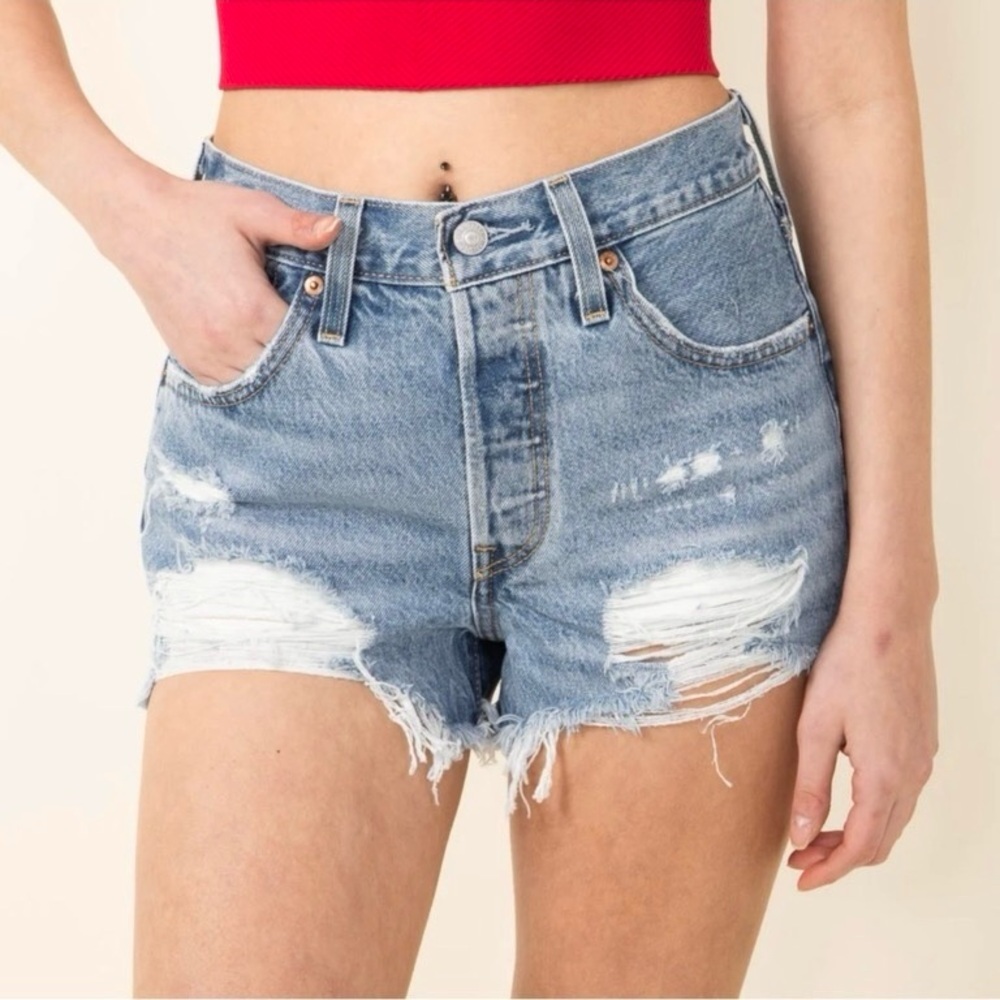 Levi’s 501 W27 (US 4/5) Denim Women’s Shorts High Rise Distressed 56327-0321